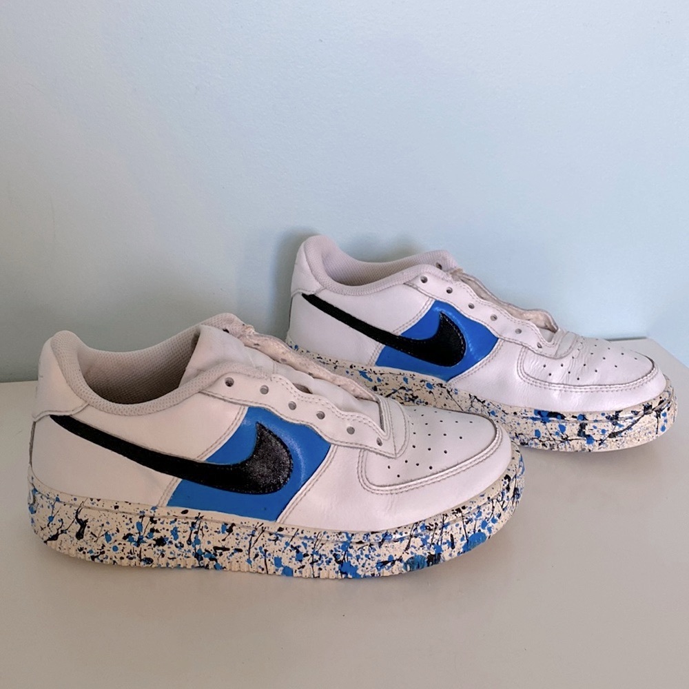 Nike Women's White and Blue Sneakers